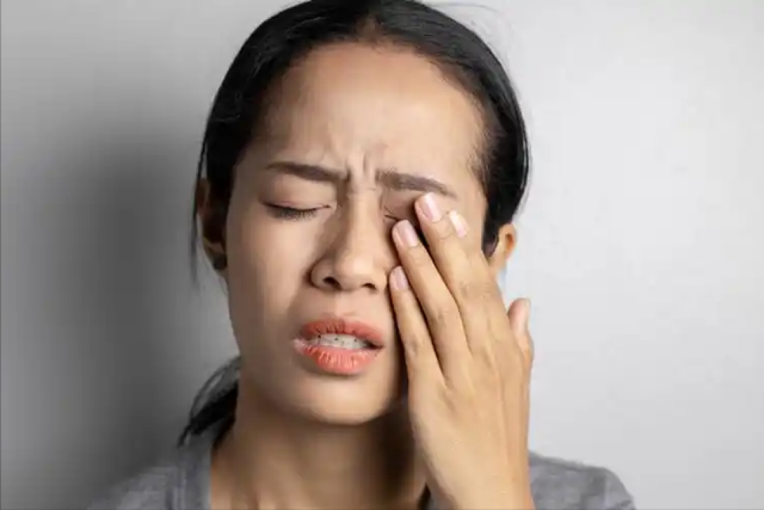 医生再三提醒：天天熬夜玩手机的人，不出几个月，或有这4个坏处