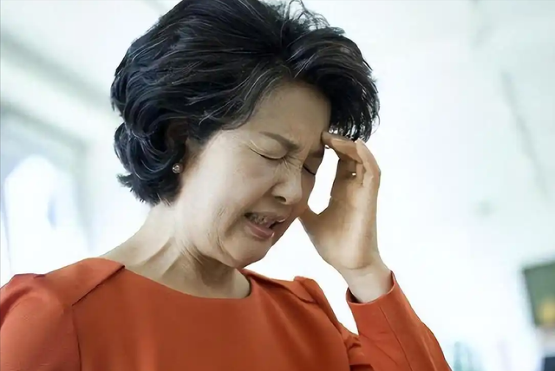 医生再三提醒：天天熬夜玩手机的人，不出几个月，或有这4个坏处