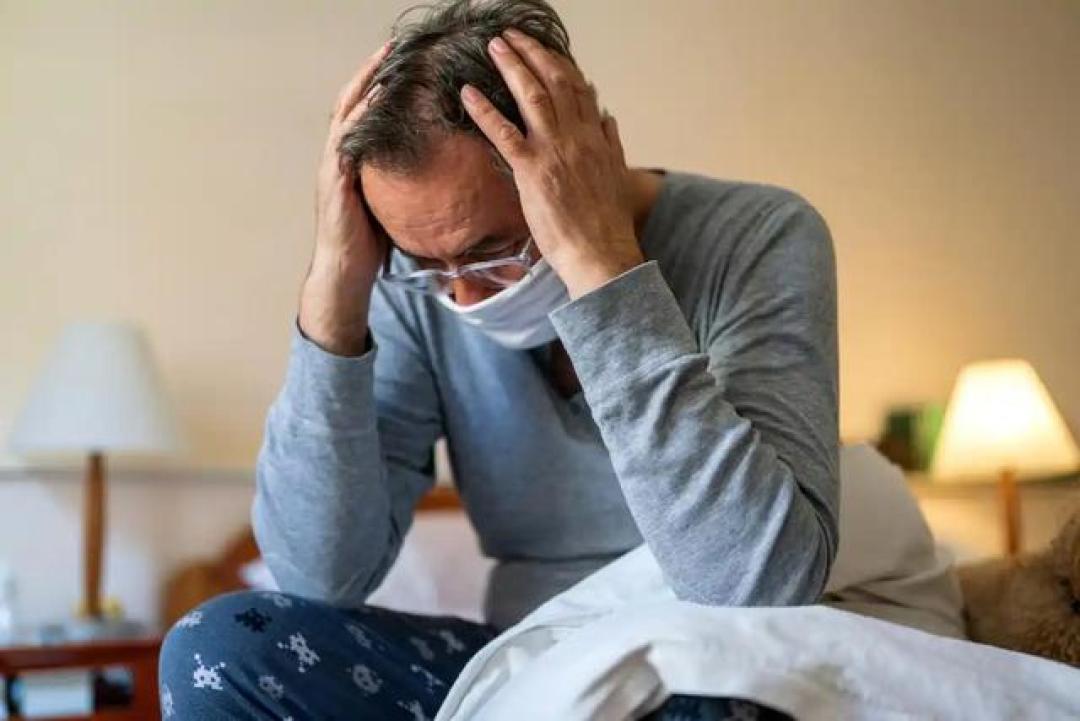 医生再三提醒：天天熬夜玩手机的人，不出几个月，或有这4个坏处