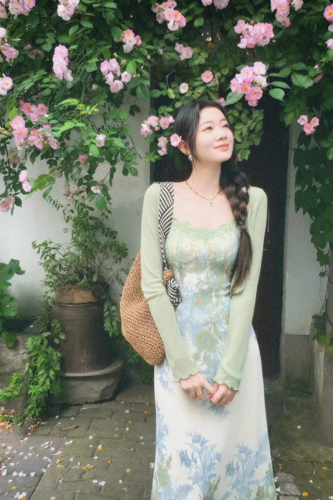 花墙拍照，8个动作技巧，动作简单，好拍好美好出片，漂亮又高级