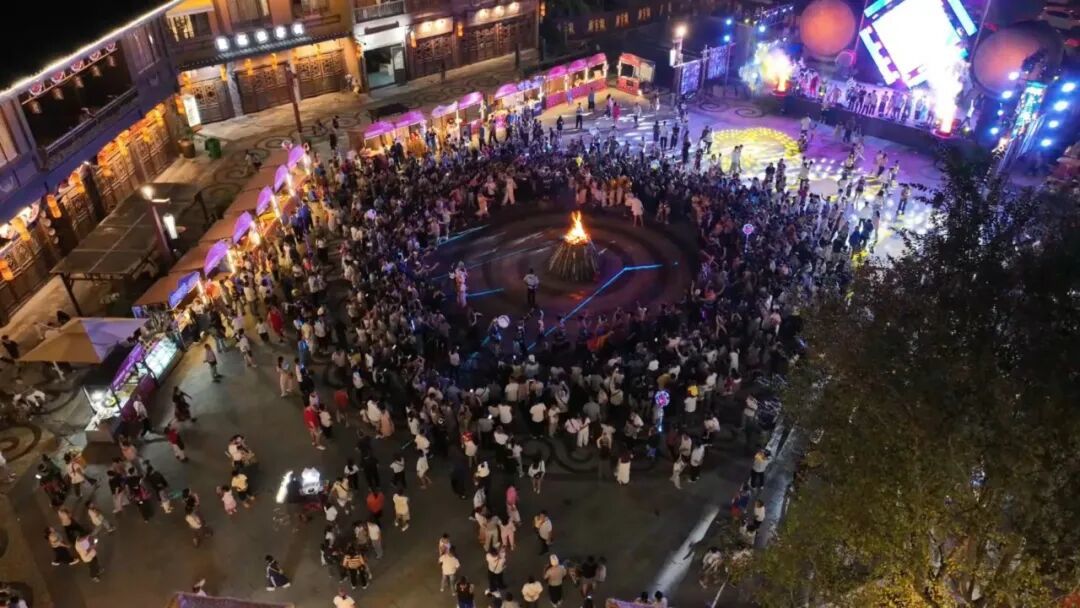 丹寨:非遗T台秀惊艳登场 传统与现代交融绽放新魅力