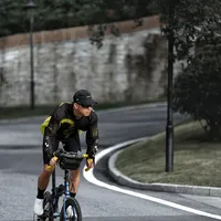 折叠车不是通勤万能解，但短距换乘+空间受限场景下，20寸铝架配双刹才是真香选择