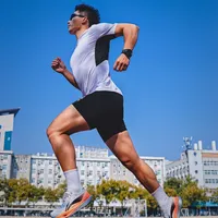 李宁追风Pro vs 沃兰迪火烈鸟气垫:百元级缓震跑鞋谁更适配你的日常训练?