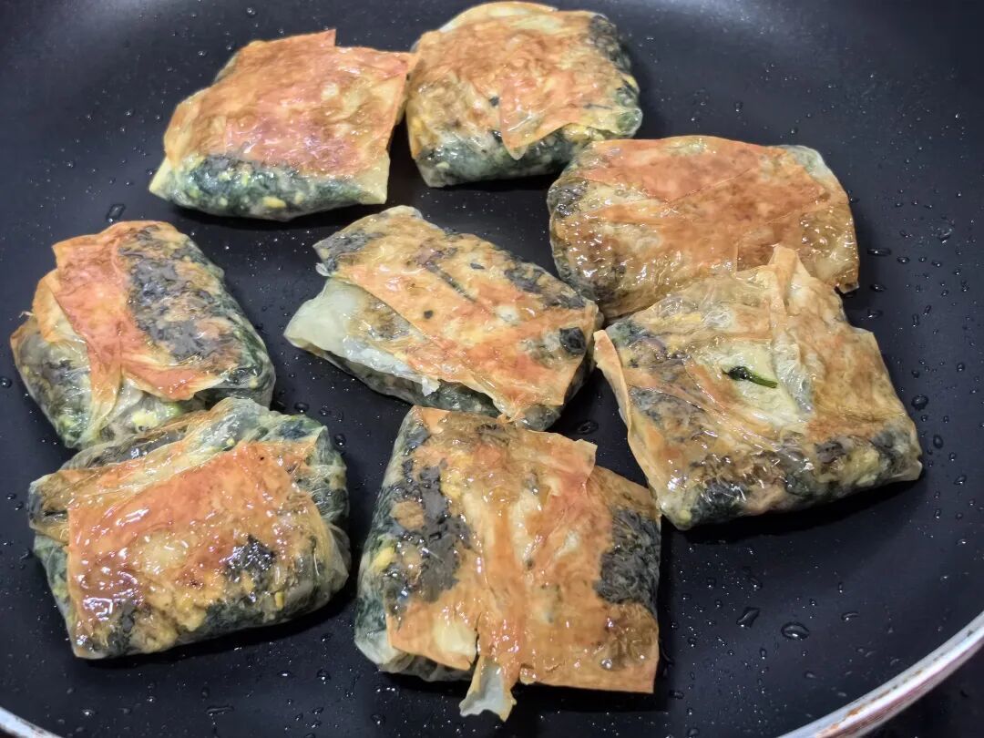 春节最喜欢的家乡美食之一  荠菜春卷