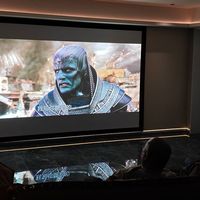 现代轻奢风格的多功能家庭影音室，有追求专业级体验，也有居家生活的温度