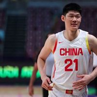 任由无情黑哨压制，男篮不惧困难逆转日本，赵继伟、胡金秋真乃定海神针！
