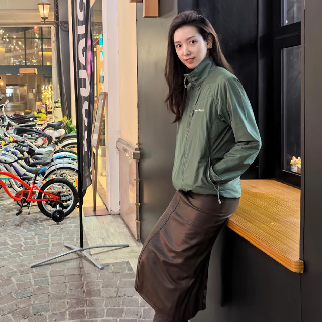 现在火了一种中产穿搭，Montbell皮肤衣+lulu瑜伽裤，简约又高级