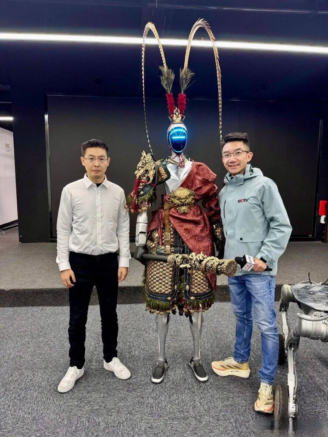 宇树CEO王兴兴:当前机器人技术接近10岁孩子水平,大规模应用或需3至5年,最长不超10年