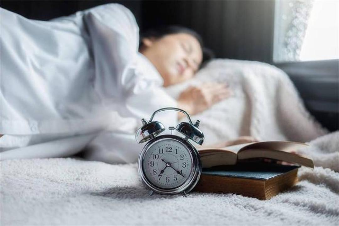 晚上十点前睡觉错了？医生提醒：过了70岁，睡觉要尽量做到这5点