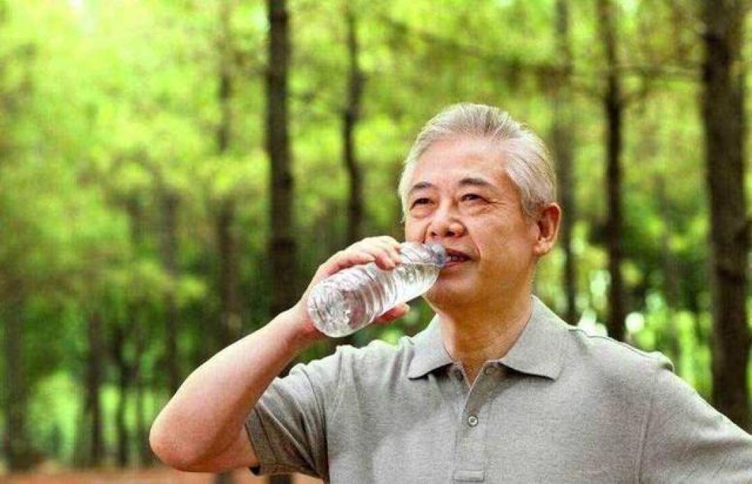 晚上十点前睡觉错了?医生提醒:过了70岁,睡觉要尽量做到这4点