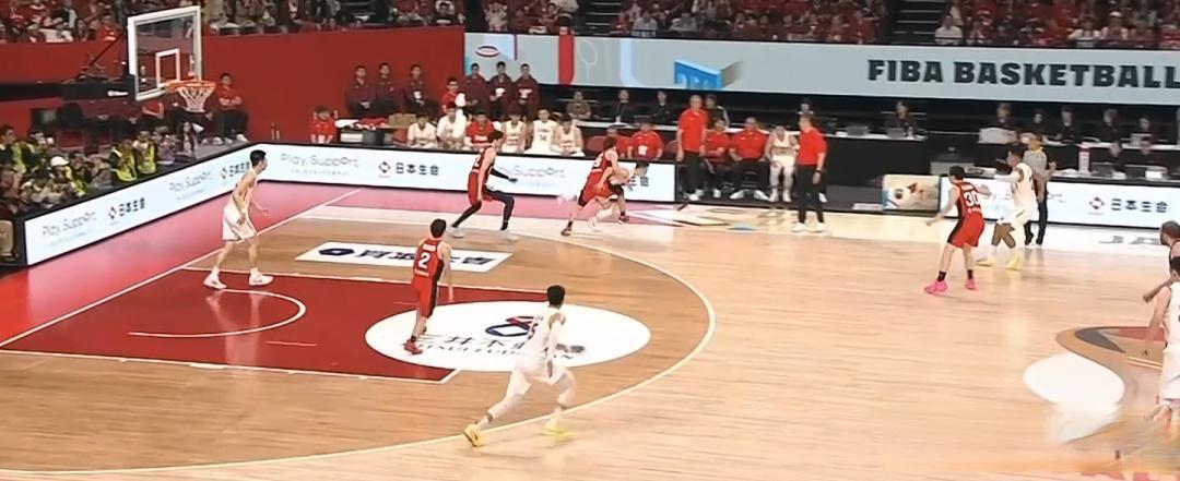 为什么中国男篮能在缺少周琦的情况下逆转日本队？从落后14分到领先七分发生了什么？