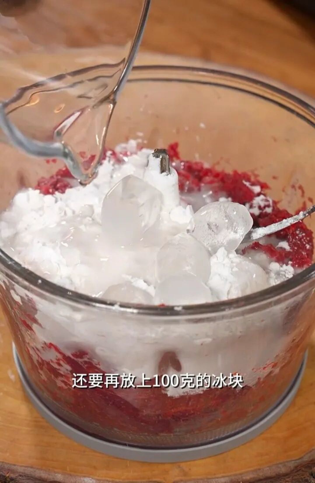 牛肉丸做到个个Q弹爆汁的诀窍到底是什么,今天教你用家里绞肉机就能做出Q弹爆汁的牛肉丸