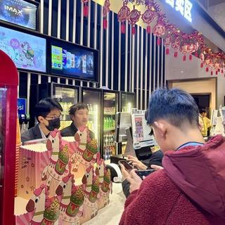 春节观影成社交硬需求，电影院变身聚会的新中心