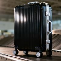 新秀丽商务箱 vs 地平线8号？50+用户实测，谁更扛得住暴力托运？