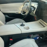 一汽奔腾悦意08内饰曝光：旗舰中型轿车将推纯电/增程双版本