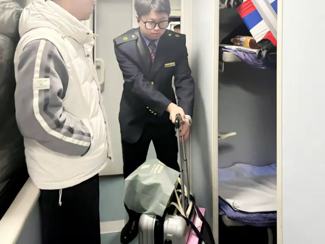 爱在旅途|Z40次列车的双重温情时刻