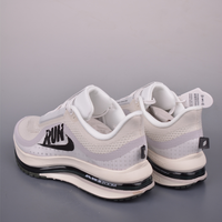 Nike Pegasus 41是“国民跑鞋”还是“过时标杆”？3000+用户观点大碰撞