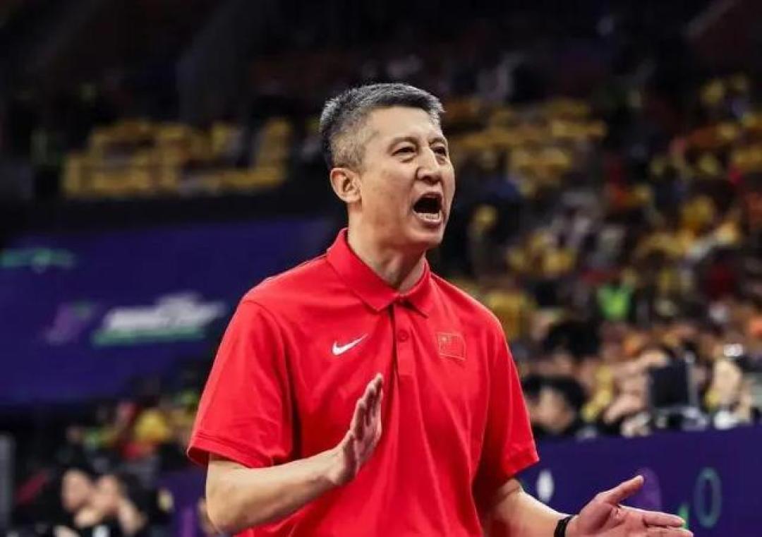 为何郭士强挑战违体却吃T？日媒赛后晒“铁证”，这次被吹真不冤