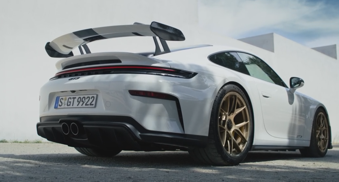 保时捷911 GT3 2025款车评：比完美更完美【中英双语】