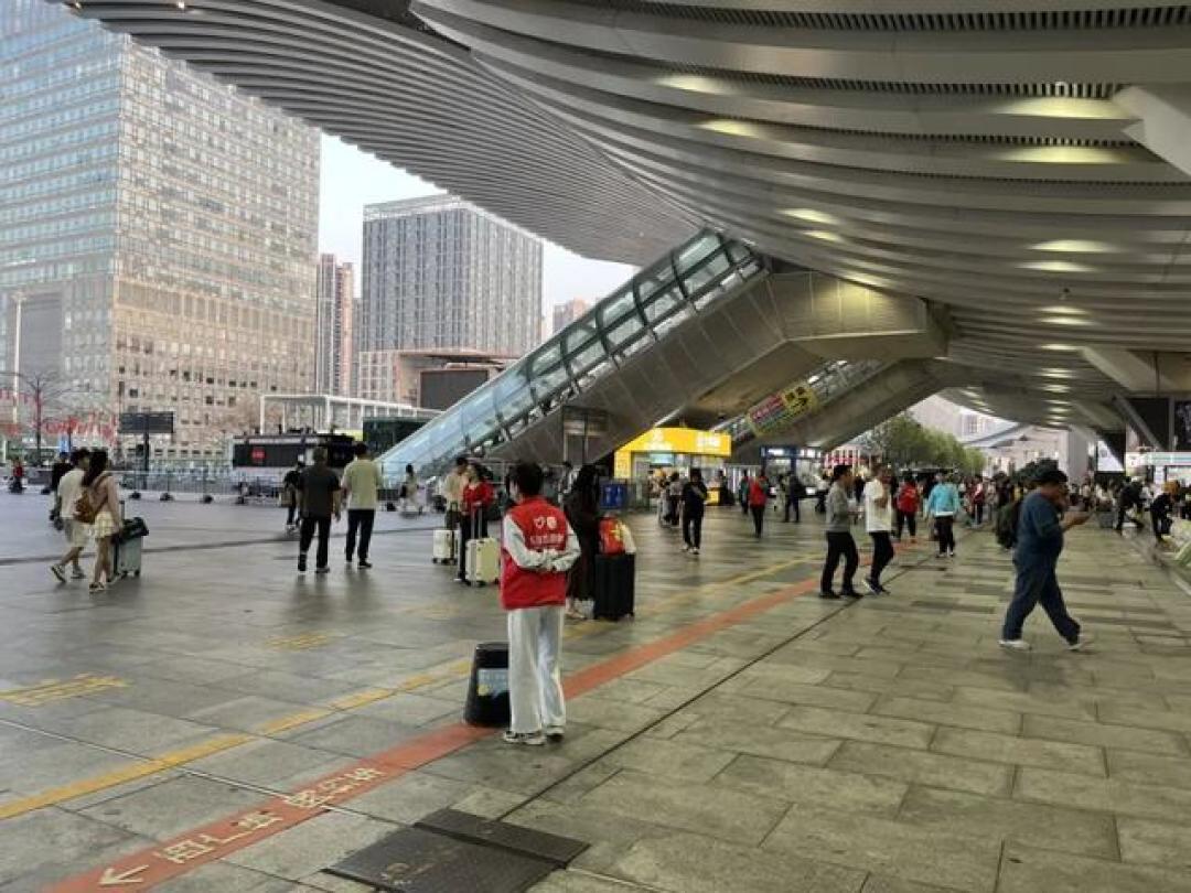 记者直击深圳北站：人山人海的背后……