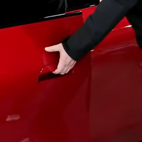 雷军直播揭秘新一代SU7：机械门把手，二排座椅下方配有备份电源