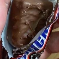 德芙士力架花生夹心巧克力：横扫饥饿的“能量棒”