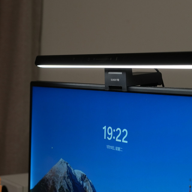 照亮桌面，更呵护双眼：SUKER书客SKR2屏幕挂灯深度体验评测