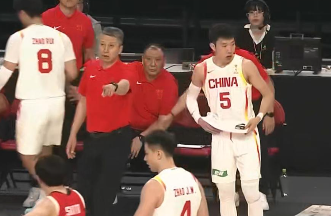 不是胡金秋赵继伟!中国男篮逆转日本靠这3人,杨鸣点评一针见血