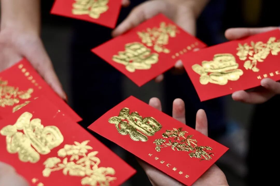 家长孩子吵翻!压岁钱到底归谁,法律解读来了!多家银行也“盯”上,孩子存1000元比你存20万利率还高?