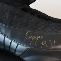 全球仅一双又如何？卖十万美元，谁会买？