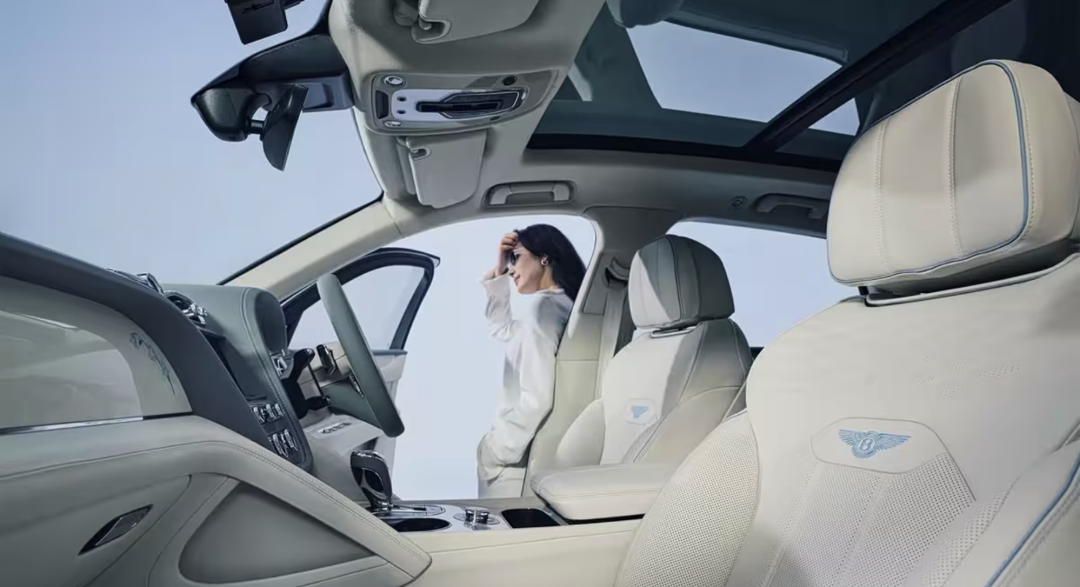英伦豪华SUV,蓝色婚礼主题设计,限量10台,售价150.72万起