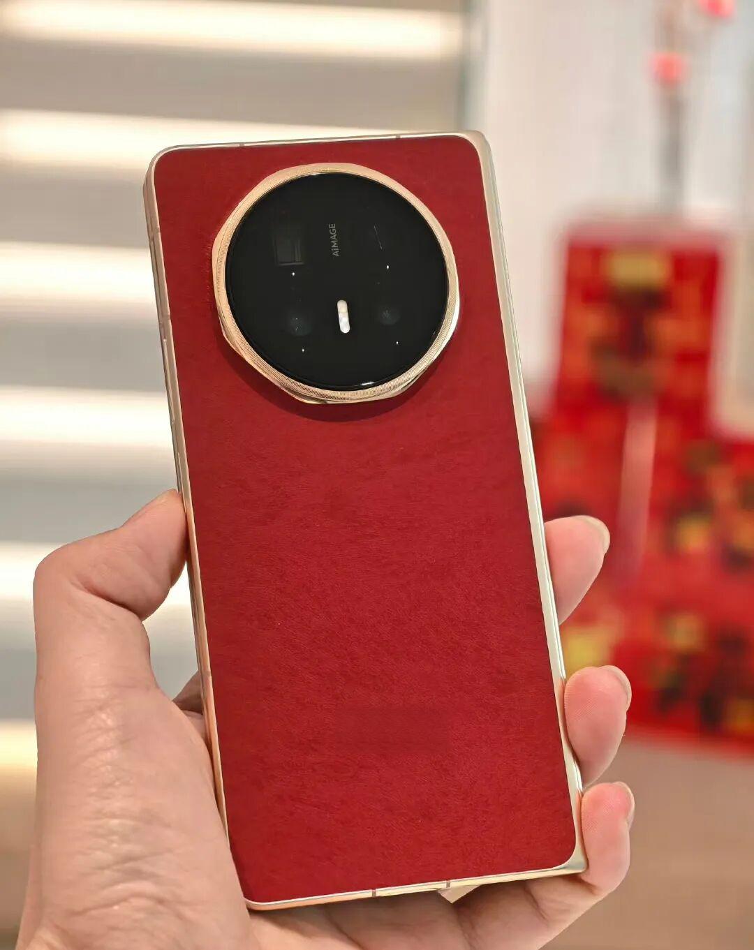 荣耀MagicV6双版本真机亮相,价格曝光,8999元起售,后天发布