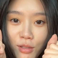 奚梦瑶素颜怼脸拍太敢了，零整容痕迹藏门道，5条爆钻手链闪瞎眼