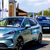 10万内纯电代步怎么选？MG4胜在智能与空间，ID.3赢在驾控与品牌