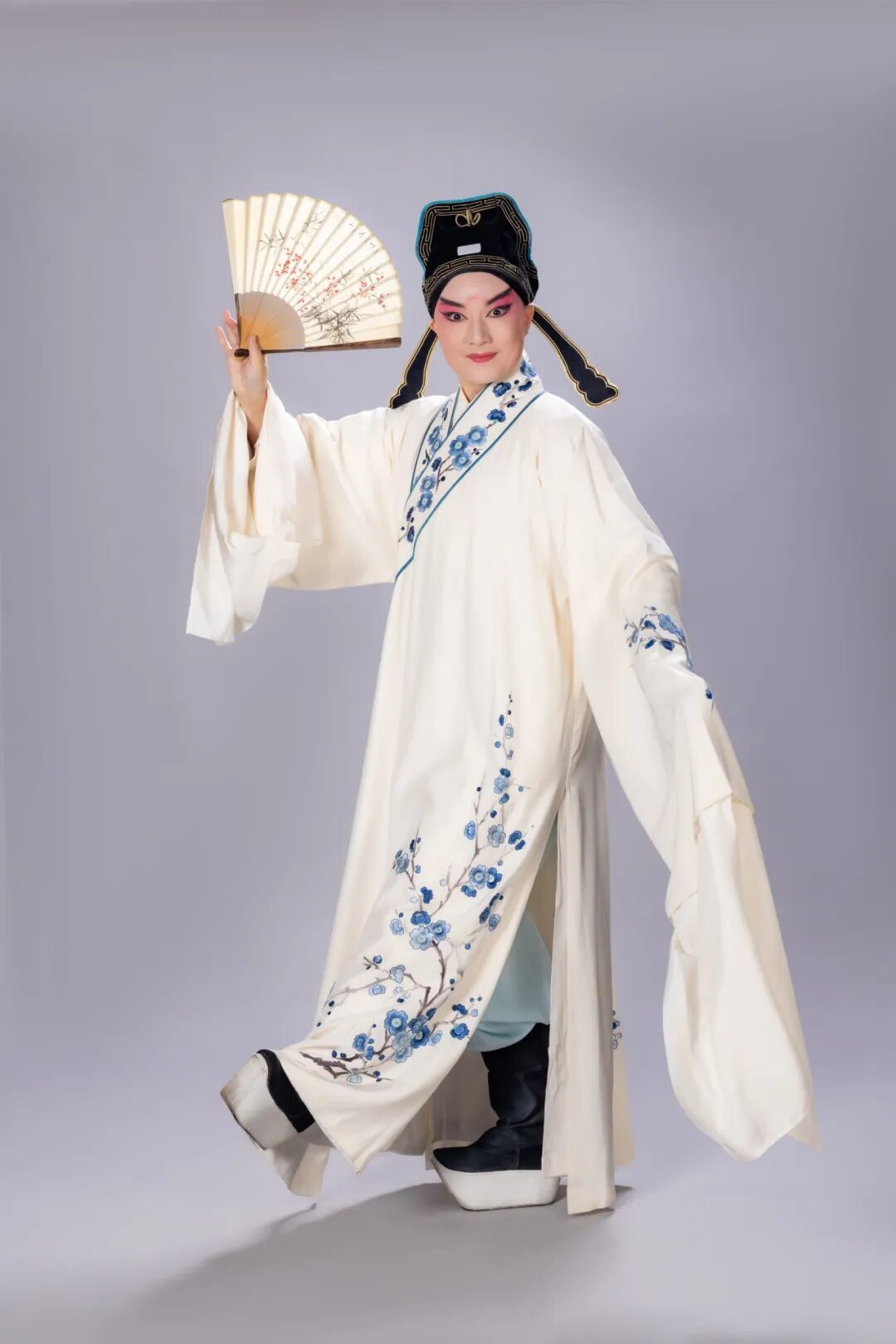 盼了许久,终于等到她——杨崑携《牡丹亭》踏春而来