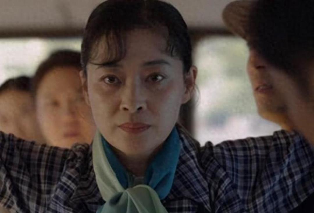 央视剧又翻车！31岁女演员“强行扮嫩”，挤眉弄眼扎双马尾太尴尬