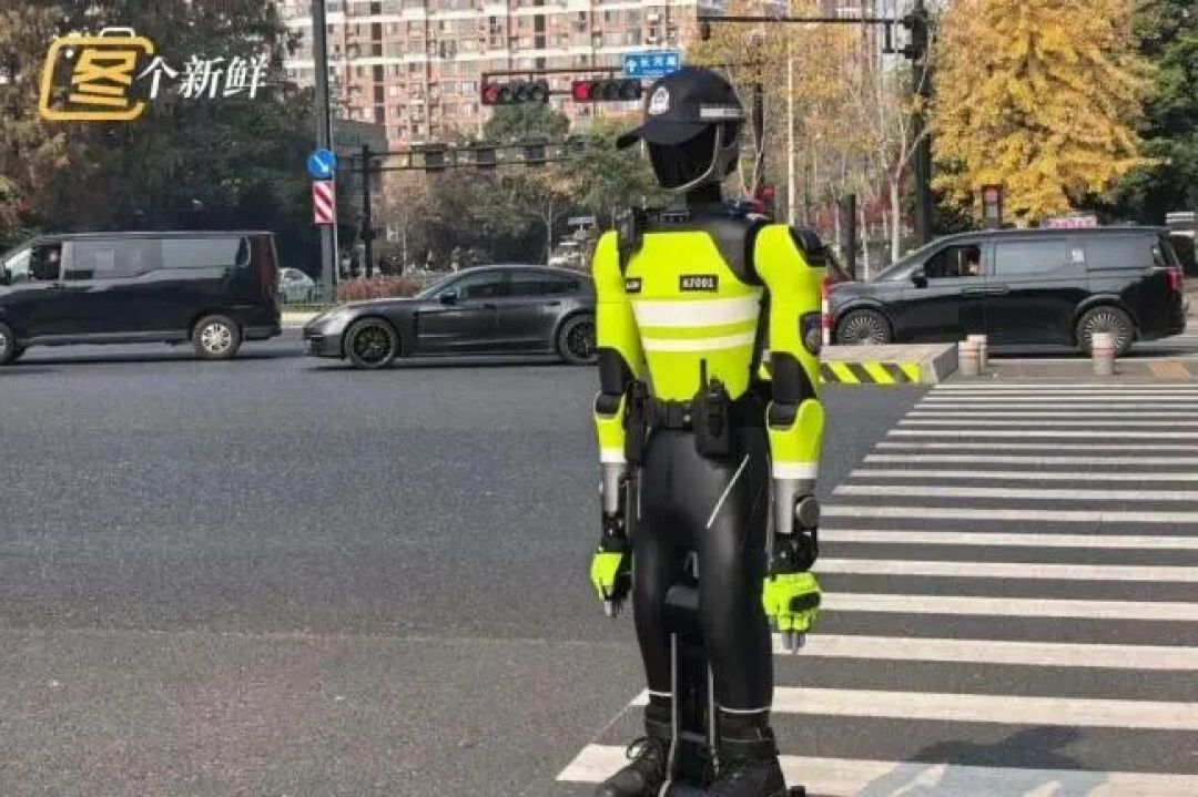 奔驰CEO拍宇树机器人发给家人 德国总理访华见证中国智造