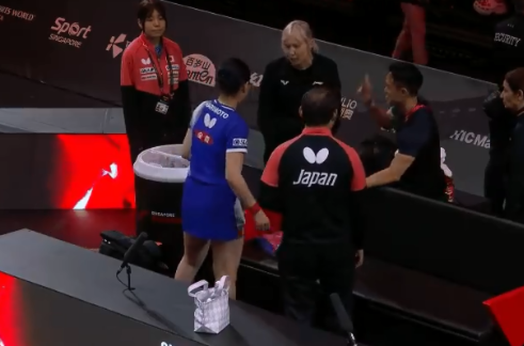 王曼昱4-2张本美和，晋级四强，张本美和带伤坚持打完比赛