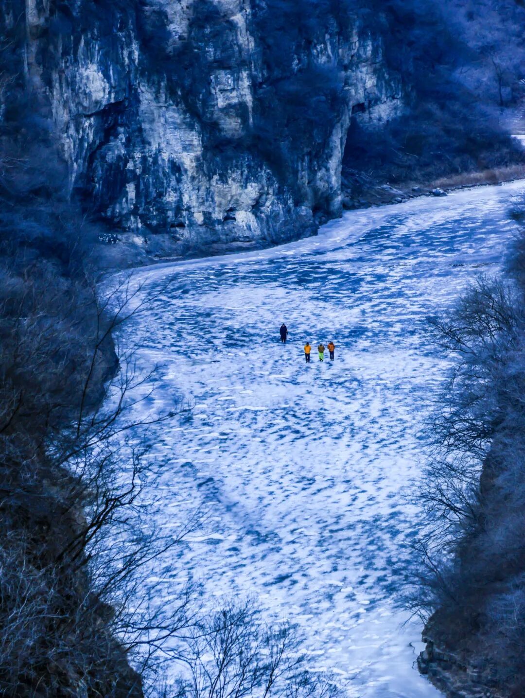 26.0208/周日/龙庆峡踏冰｜从玉树琼花走到冰封河谷，冰气泡下的暗涌是冬天的脉搏