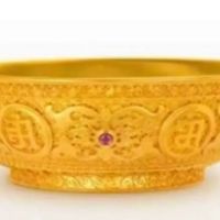 有钱人还是多，大家排队上演争抢“金饭碗”一幕，太香了。