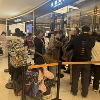 老铺黄金14克项链猛涨7560元，消费者凌晨排队抢购