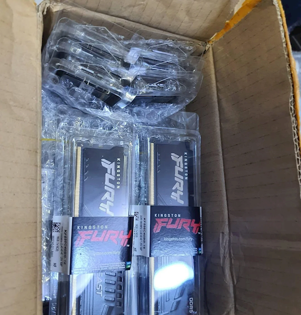 嗨翻了！100美元买亚马逊退货盲盒：竟然是40条16GB DDR5内存
