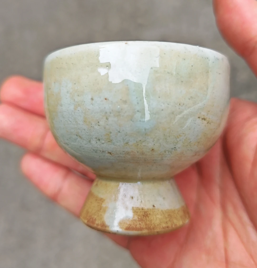 南宋青白釉杯清洗前后对比