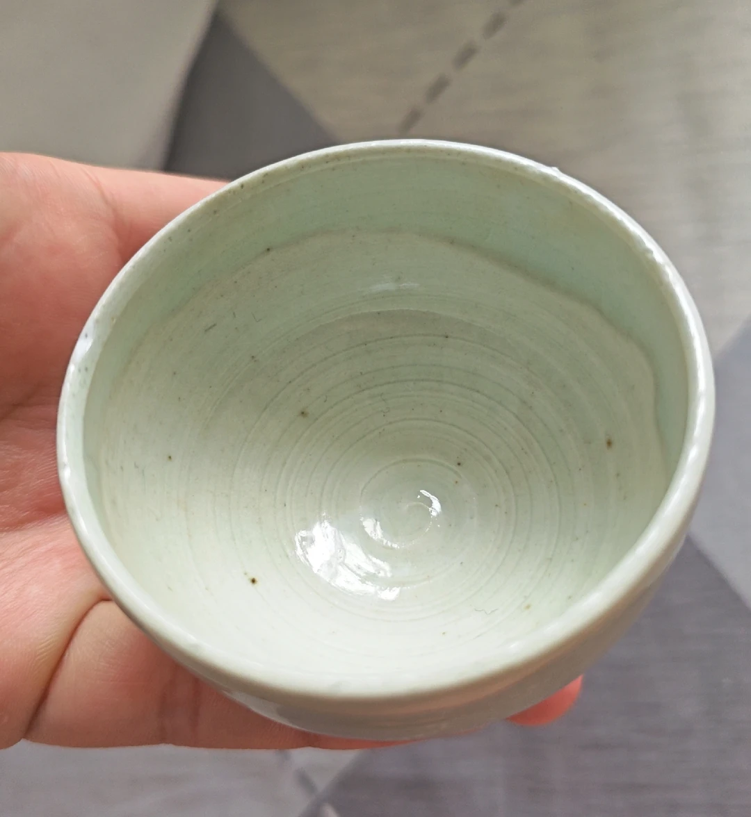 南宋青白釉杯清洗前后对比