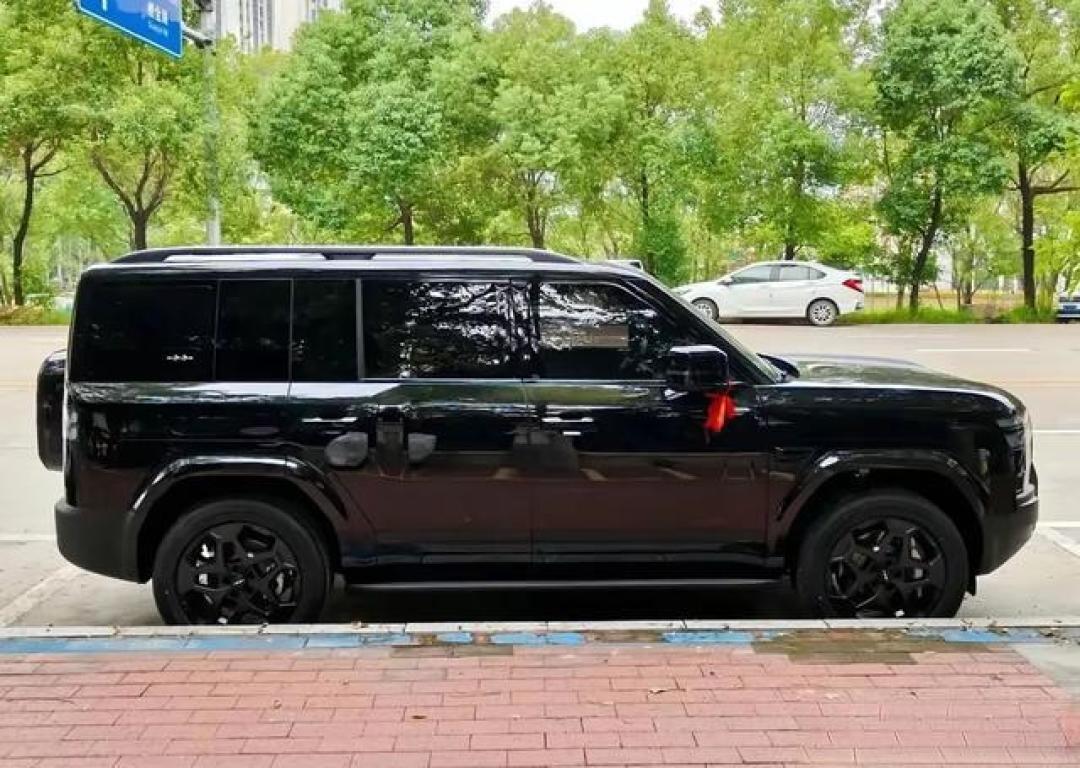 等等党有福了,方盒子纯电钛7能耗并不大,据说续航最高可达750km