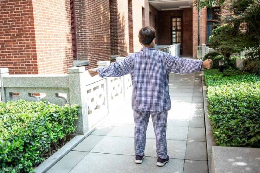 饭后百步走被推翻了?消化科:过了65岁,餐后尽量要做到这5点