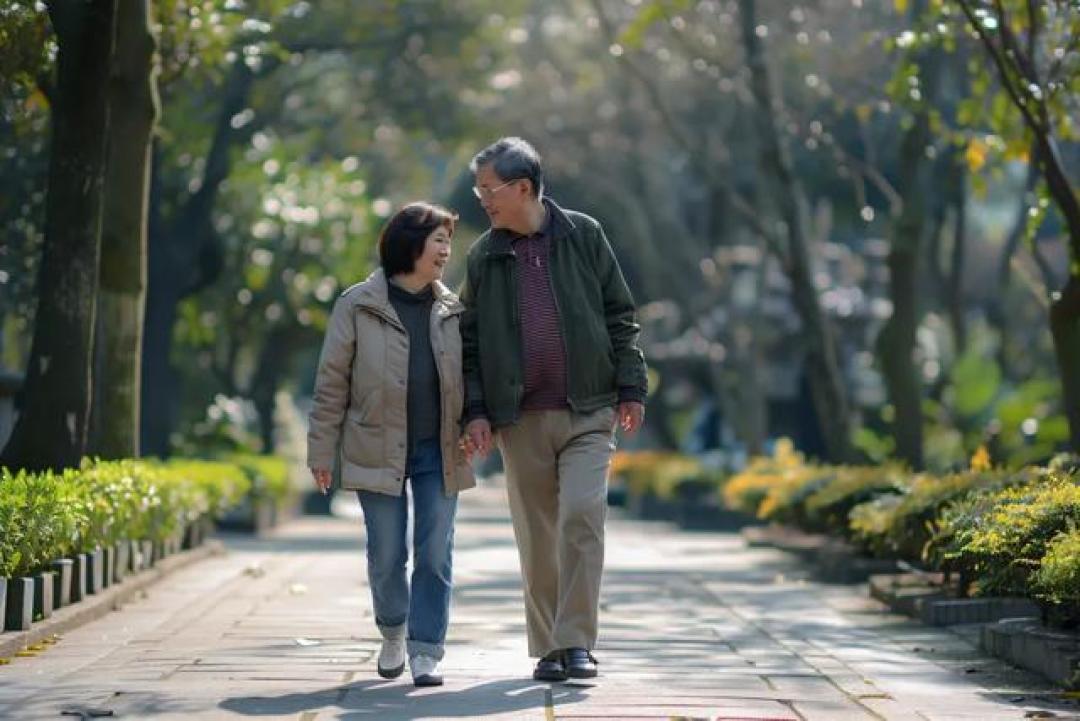 三百名医生提醒：晚饭后散步对血糖血脂的影响，建议你抽空看看