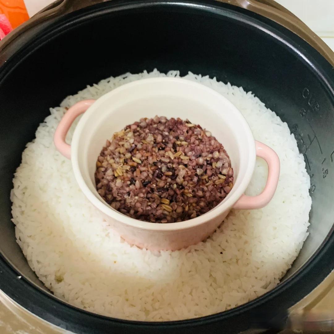 被中年阿姨的“电饭煲”用法折服!这样用,占据厨房C位