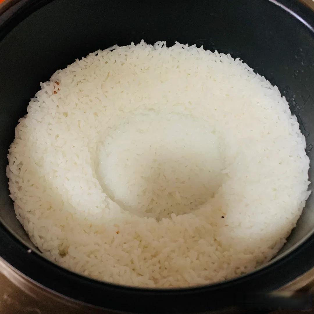 被中年阿姨的“电饭煲”用法折服！这样用，占据厨房C位