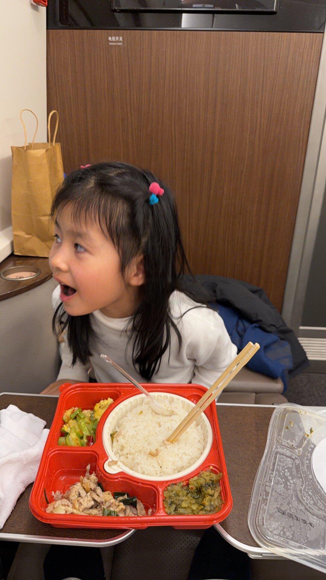 带6岁以下免费儿童坐高铁商务座真香